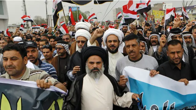 جاءت خطوة العبادي بتشكيل حكومة كفاءات استجابة لمطالب مظاهرات شعبية تواصلت لعدة اسابيع