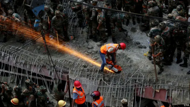 شہر کے بڑا بازار نامی علاقے جہاں یہ حادثہ پیش آیا ہے وہ بہت گنجان آباد علاقہ ہے اس لیے متاثرین کی تعداد زیادہ ہونے کا خدشہ ظاہر کیا جا رہا ہے