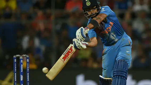 کوہلی نے ویسٹ انڈیز کے بولروں کو آخری اووروں میں آڑے ہاتھوں لیا۔ انھوں نے 47گیندوں پر 89 سکور کیا۔ 