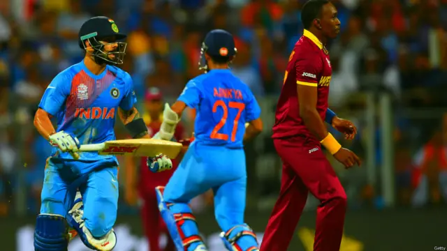 ویسٹ انڈیز نے کوہلی کو دو رن آوٹ کرنے کے دو قیمتی مواقع ضائع کیے۔