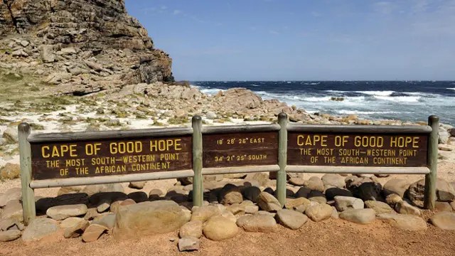 Суэцкий канал был построен для того, чтобы судам не приходилось испытывать судьбу, следуя маршрутом через мыс Доброй Надежды