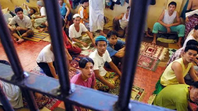 Sejumlah anggota Abu Sayyaf yang ditahan di Filipina.