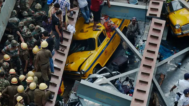 بارش کے سبب امدادای کارروائیاں متاثر ہوئی تھیں لیکن بارش رکنے کے بعد اب یہ کام دوبارہ زور شور سے جاری ہے