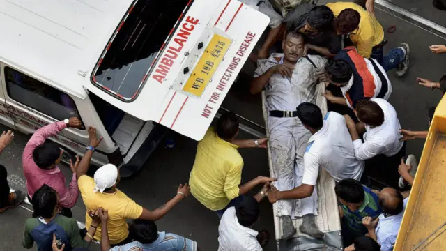 بنگال کی وزیرِ اعلی ممتا بینرجی نے کہا ہے کہ حادثے کے لیے ذمہ دار لوگوں کو بخشا نہیں جائے گا۔ 