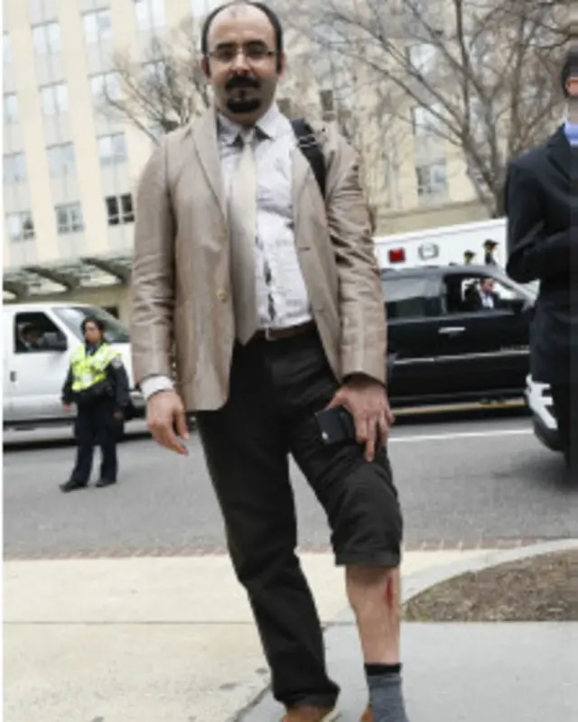 Emre Uslu, bir korumanın kendisini tekmelediğini ve hem sözlü hem de fiziksel saldırıya maruz kaldığını iddia etti.