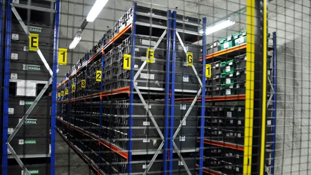 Во Всемирном хранилище семян в Свальбарде