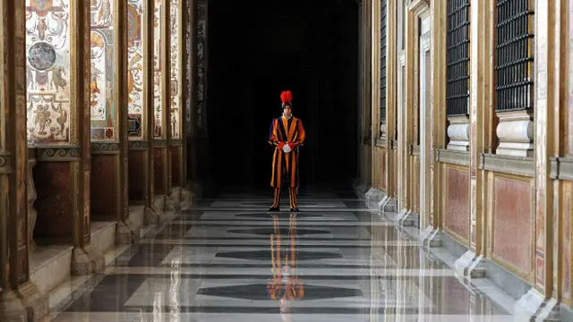 Наиболее конфиденциальные документы хранятся в архиве под замком