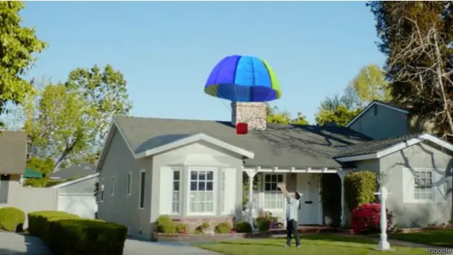 Google'ın diğer şakası da evlere paraşütle teslimat videosu