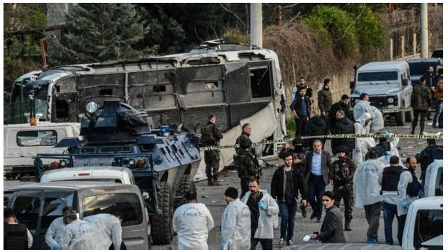 انفجار في منطقة ديار بكر الكردية أدى إلى مقتل عدد من ضباط وافراد الشرطة الأتراك في مارس/ آذار عام 2016