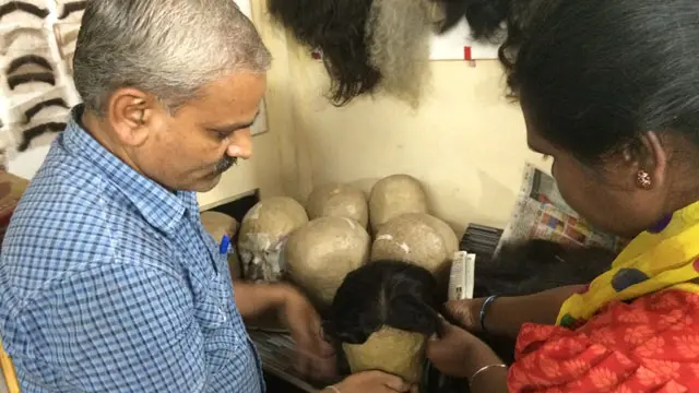 ابھی تک انھوں نے 20 ہزار وگز بنائے ہیں