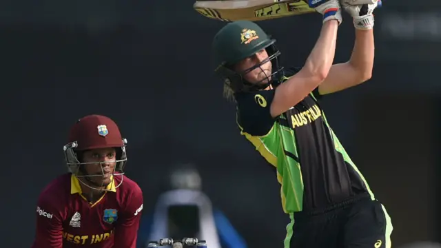 اوپنر ولانی 52 رنز بنا کر 12 ویں اوور کی آخری گیند پر آؤٹ ہوئیں جبکہ کپتان لیننگ کو انیسہ محمد نے 52 رنز کے سکور پر ایل بی ڈبلیو آؤٹ کیا۔ الیسی پیری نے 28 رنز بنائے