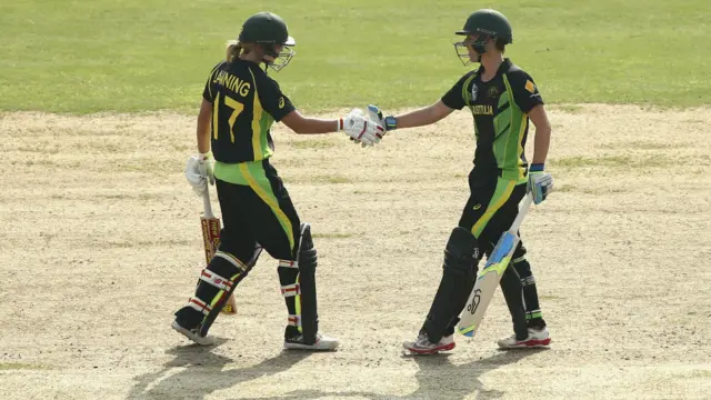 آسٹریلیا کی طرف سے بیٹنگ کا آغاز آلیزا ہیلی اور ولانی نے کیا۔ ولانی نے آتے ہی جارحانہ رخ اختیار کیا