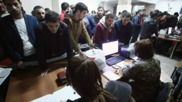 Қорабоғда кўнгиллилар армияга чақирилган.