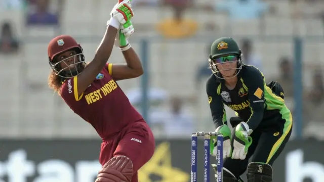 اس سے قبل آسٹریلیا نے ایڈن گارڈنز پر ٹاس جیت کر پہلے بیٹنگ کا فیصلہ کیا اور ویسٹ انڈیز کو فیلڈنگ کی دعوت دی تھی