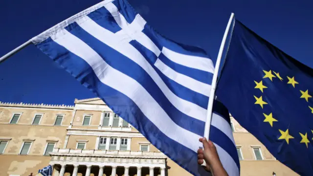 МВФ добивается списания части долга Греции со стороны ее европейских партнеров, чтобы страна могла эффективнее проводить в жизнь обещанные реформы