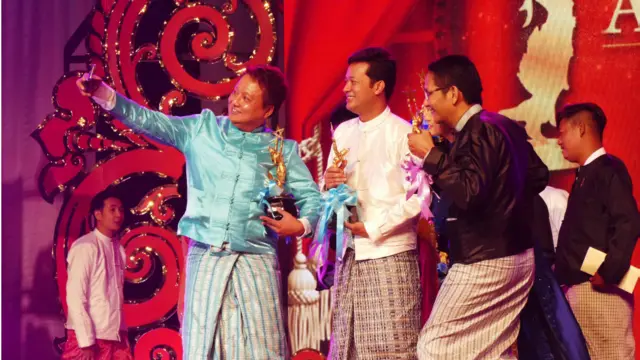 အကယ်ဒမီ