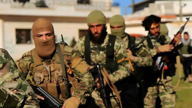 Gazete, ABD'nin Rusya'ya 'El Nusra Cephesi'nin bombalanmasına karşı desteklediği muhaliflerin korunması önerisinde bulunduğunu' yazdı.