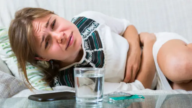 Los antibióticos matan las bacterias "buenas" y "malas" de nuestro intestino.