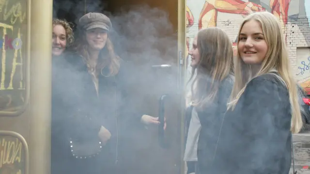 Estudantes suecas não economizaram no gelo seco Foto: BBC