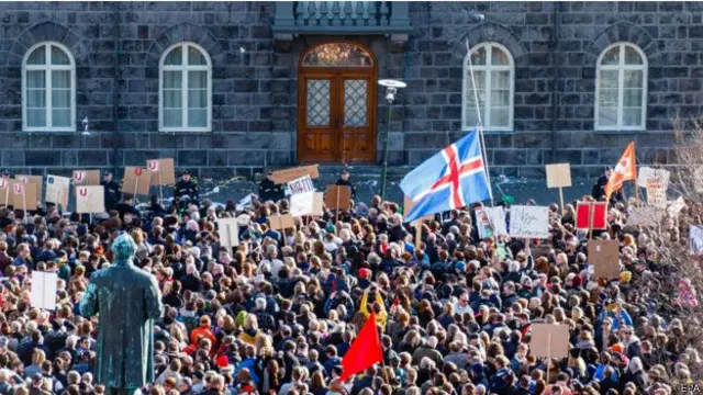 冰岛反对党说,他们计划对贡劳格松进行信任投票。