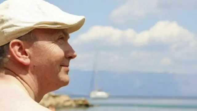 医生建议65岁以上的人每天补充10毫克的维他命D