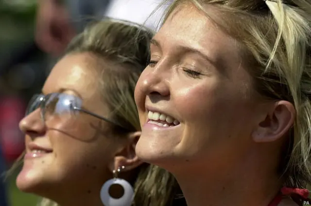 Vitamin D əsasən günəş işığından gəlir. Bundan başqa o, yağlı balıq və yumurtada da var