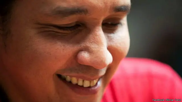 "Waktu saya masih di luar sistem pun, saya menganggap pembedaan (berperan di dalam atau di luar sistem) ini semu dan agak misleading juga.