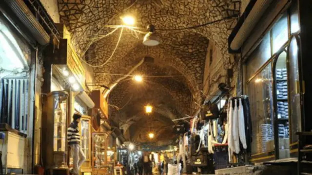 位于阿勒颇（Aleppo）中心地带的麦地那集市（Al-MadinaSouq）。此建筑的历史至少可追溯到1450年，但在近期的叙利亚冲突中毁于一旦。(Getty)