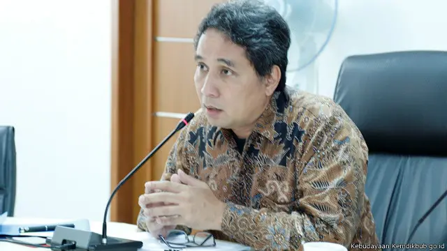 "Tapi secara prinsipil, walaupun tentu saya bukan dari birokrasi, pekerjaan di dalam birokrasi itu tidak terlalu luar biasa perbedaannya. Prinsipnya sama," kata Hilmar.