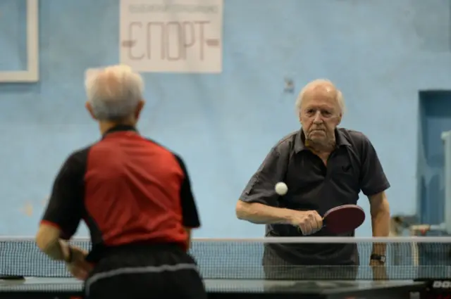 В будущем люди будут больше заботиться о своем здоровье и сами копить на свою старость, считает Владимир Назаров