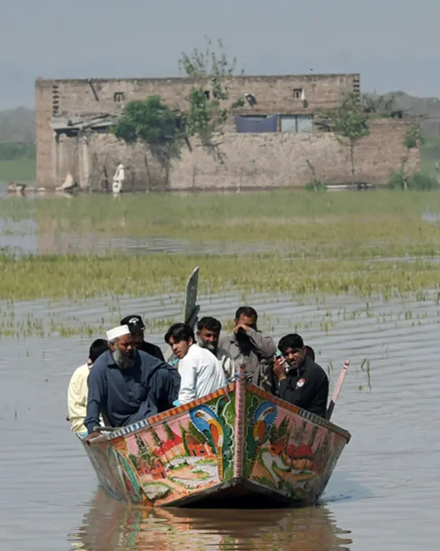 صوبائی حکومت نے بارش سے متاثر ہونے والے افراد کےلیے امدادی پیکج کا اعلان کردیا ہے جس کے تحت ہلاک ہونے والے افراد کو تین لاکھ روپے، شدید زخمیوں کےلیے ایک لاکھ جبکہ زخمیوں کو پچاس ہزار روپے دیئے جائیں گے