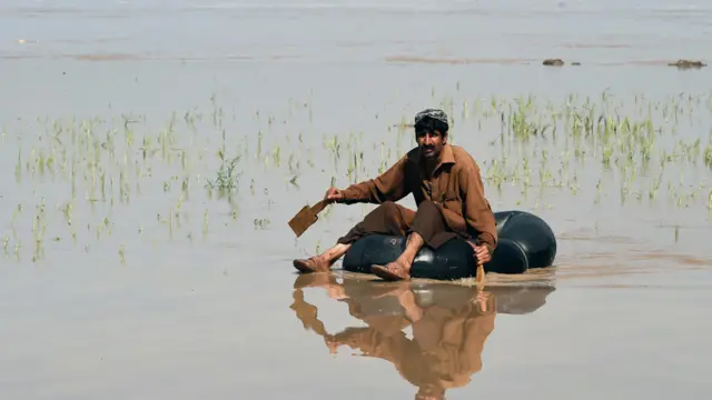بارشوں سے 52 افراد زخمی بھی ہوئے۔
