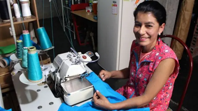 كانت جيرالدو عضوة في تنظيم مسلح يعرف باسم القوات الثورية الكولمبية (فارك) لمدة 12 عاما. 