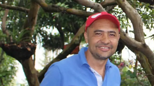 كان جواكوين كالي مقاتلا في إحدى المنظمات المسلحة، واستفاد من مساعدة هيئة إعادة الاندماج له.