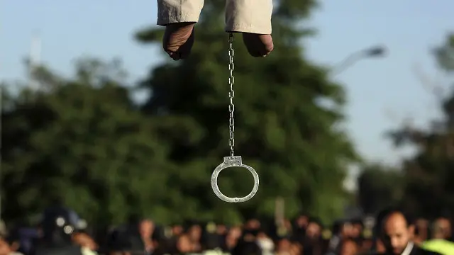 در تاریخ معاصر ترکیه، یعنی از ۱۹۲۰ که «مجلس ملی» آغاز به کار کرده است تا سال ۲۰۰۴ که «مجازات اعدام» در تمامی جرایم بر پایه قانون ملی موسوم به ۵۲۱۸، برداشته شد؛ تنها ۷۱۲ نفر در ترکیه اعدام شدهاند. پنهان نمیتوان کرد که این رقم در قیاس با آن چه که در ایران یا حتی سایر کشورهای منطقه گذشته است؛ رقم بسیار ناچیزی است. برای مثال، در ایران، تنها در همین سال گذشته نزدیک به هزار نفر اعدام شدند.