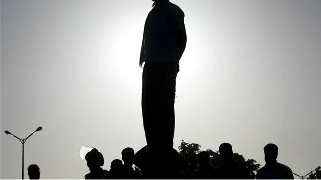 پنځه کاله وړاندې د ایران قزوین ښار کې د اعدام د مراسمو خپور شوی انځور