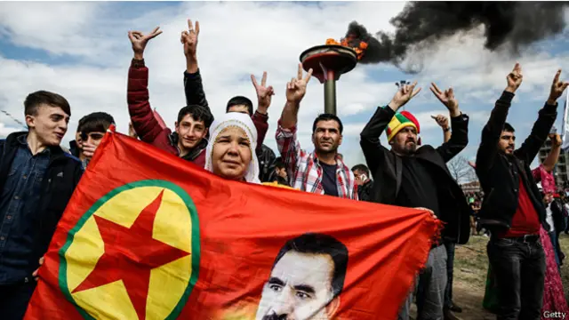 اكراد في دياربكر يحتفلون بعيد نوروز