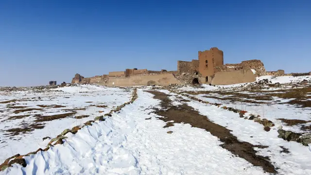Городские стены Ани