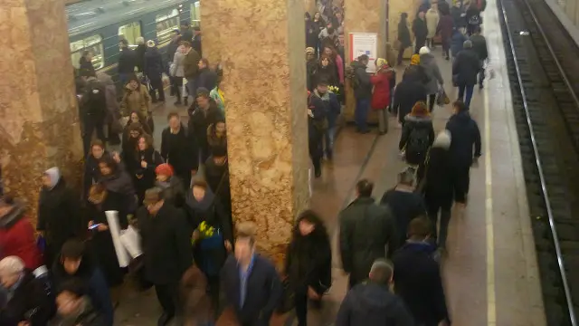 Толпа на Комсомольской