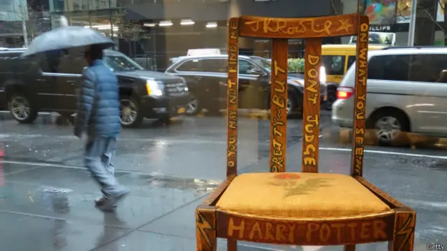 Kursi yang pernah diduduki JK Rowling saat menulis novel Harry Potter.