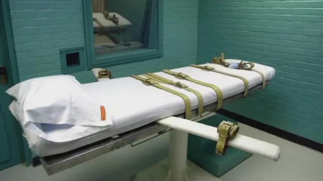 Camilla en el corredor de la muerte