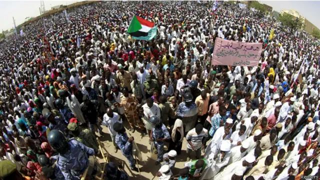 استقبال حاشد للرئيس السوداني عمر البشير في دارفور