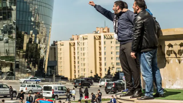 Bakıda gənclərin aksiyası. Bu yazıdakı fotoların müəllifi Orxan Sultanovdur. 