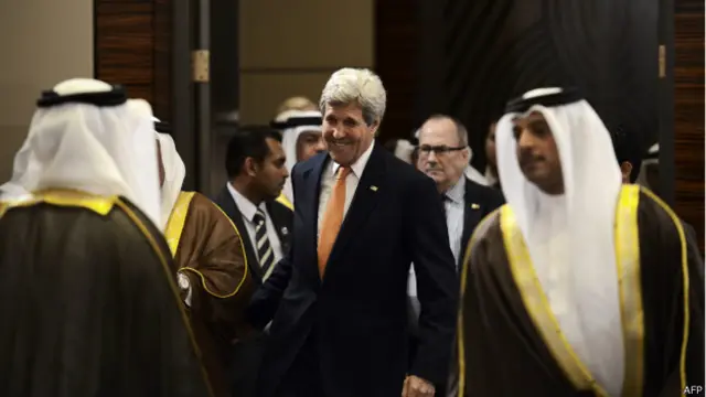 تعد زيارة كيري إلى البحرين، الأولى لرأس الدبلوماسية الأمريكية إلى هذه المملكة الخليجية منذ اندلاع حركة الاحتجاجات فيها في عام 2011