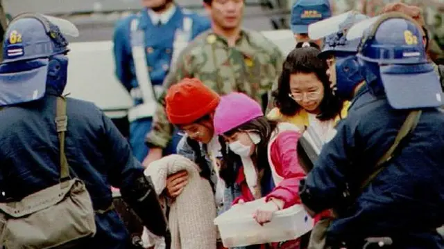 در پی حمله به متروی توکیو، پلیس اعضای فرقه اوم را بازداشت کرد