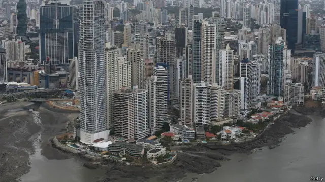 මොසැක් ෆොන්සේකා සමාගම පැනමා රාජ්‍යය තුළ වසර හතළිහක කාලයක් තිස්සේ ක්‍රියාත්මක විය