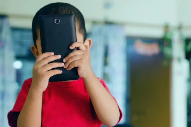 La app también ha resultado atractiva para los niños por los filtros coloridos que se pueden aplicar sobre las fotos y videos.