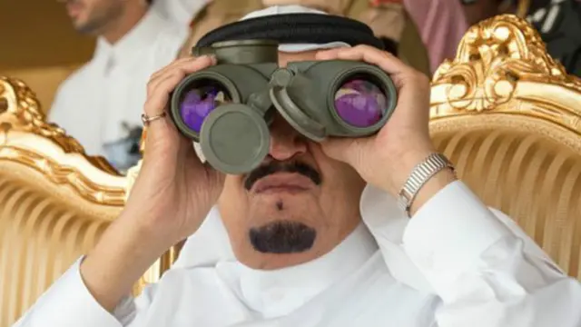 Suudi Arabistan Kralı Selman da tatbikatları izleyenler arasındaydı.