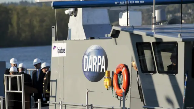 由美國國防部高級研究計劃局研發的這艘船將進行為期兩年的海試，包括查驗它可安全地遵循海上航行的國際凖則。