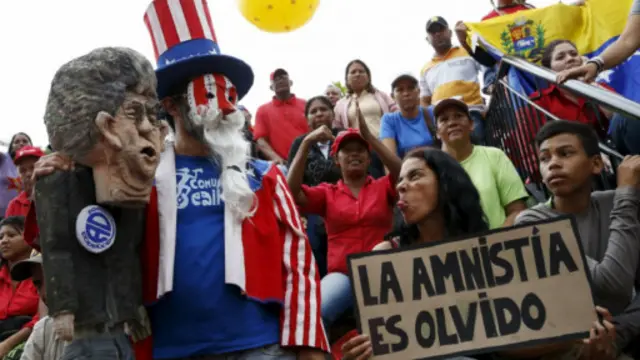 دولت و طرفدارانش آمریکا را عامل مشکلات کشور و مخالفان خود را دست نشانده آمریکا می‌خوانند